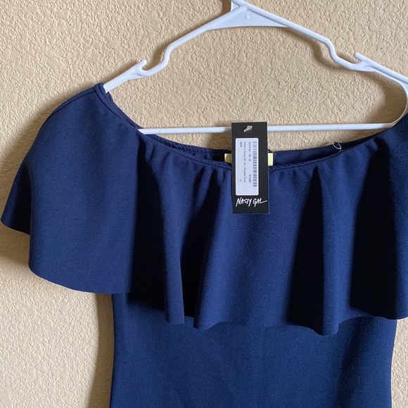 NastyGal off the shoulder midi dress - Picture 3 of 4